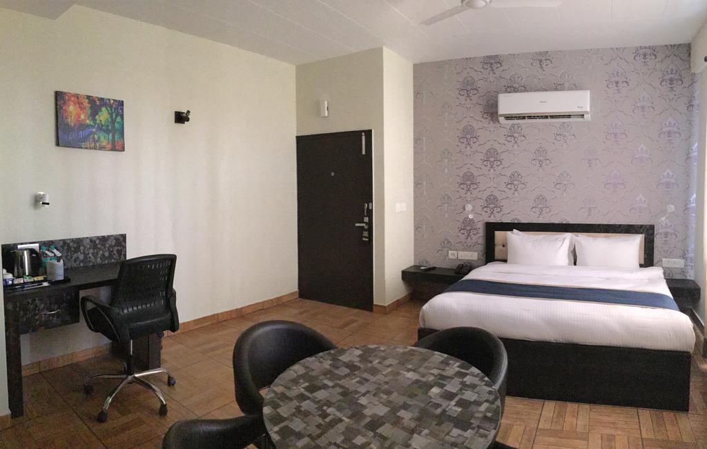 Hotel The Park Residency Greater Noida Exterior foto